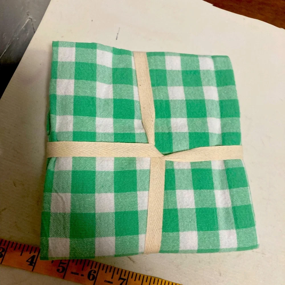 Sur la table 2 Easter towels